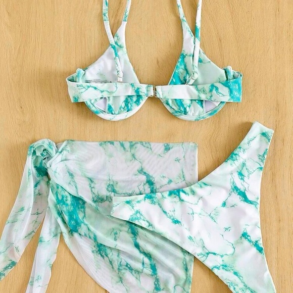 L | Bikini with Sarong - Picture 2 of 2